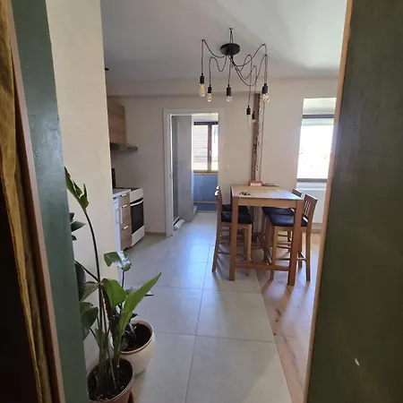 Independent With Kitchen And Bathroom * Strasburg